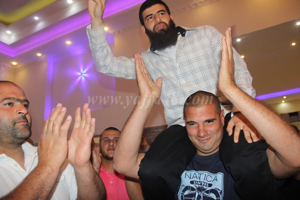 بالفيديو والصور: مدينة اللد تحتفل بالأسير المحرر أمير النفار